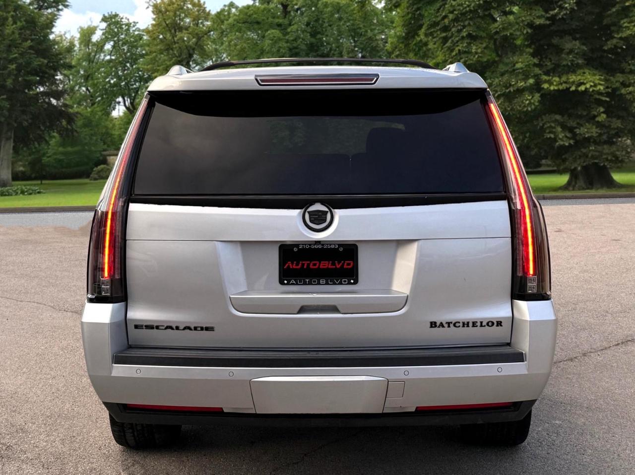 Cadillac Escalade ESV 4WD 4dr Premium 2015