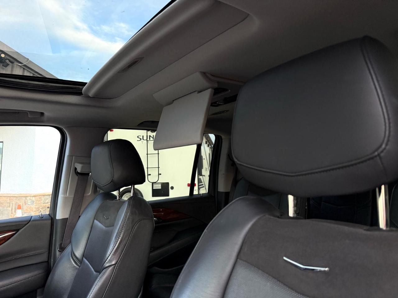 Cadillac Escalade ESV 4WD 4dr Premium 2015