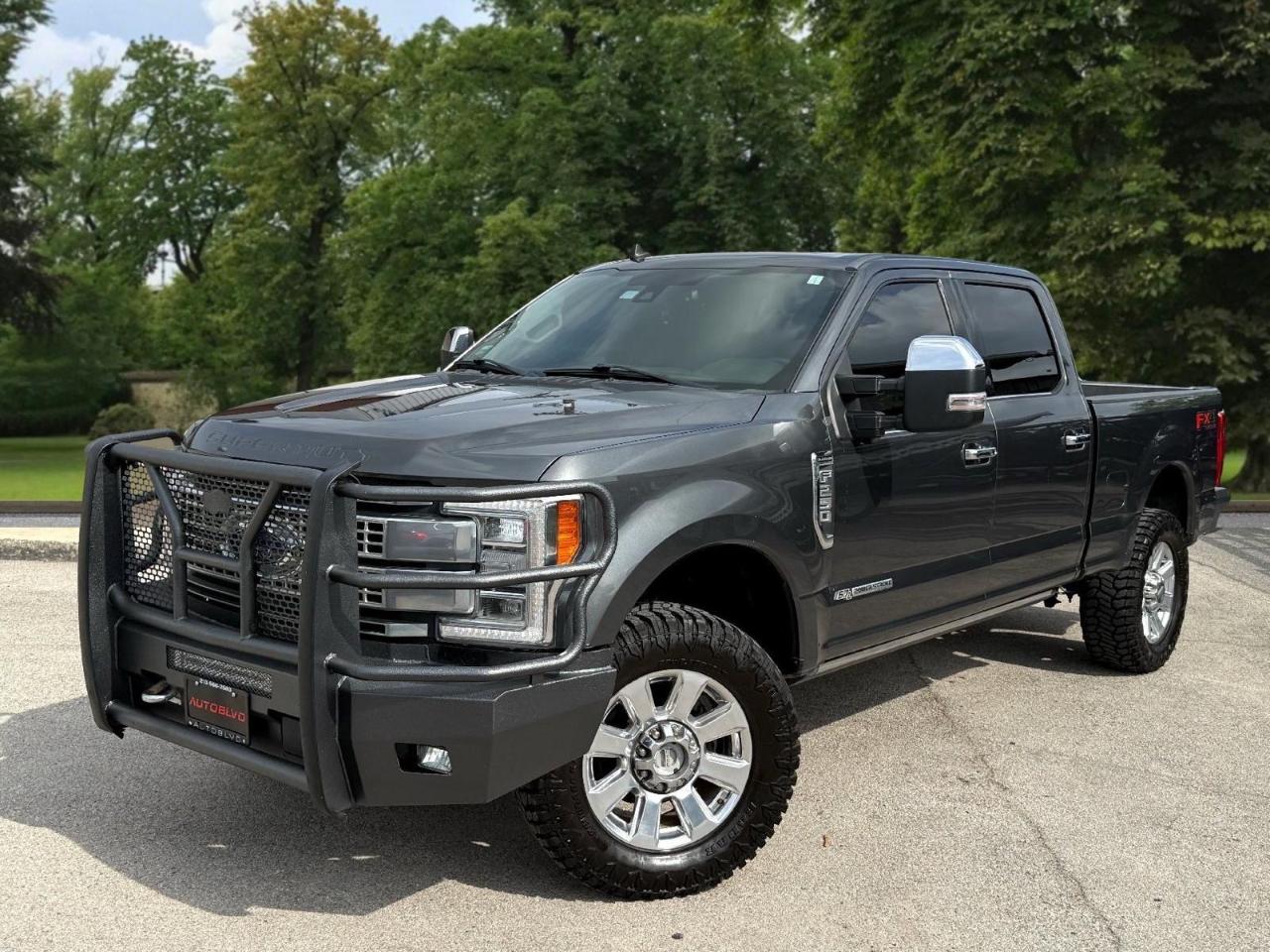 Ford Super Duty F-250 SRW Platinum 4WD Crew Cab 8' Box 2019