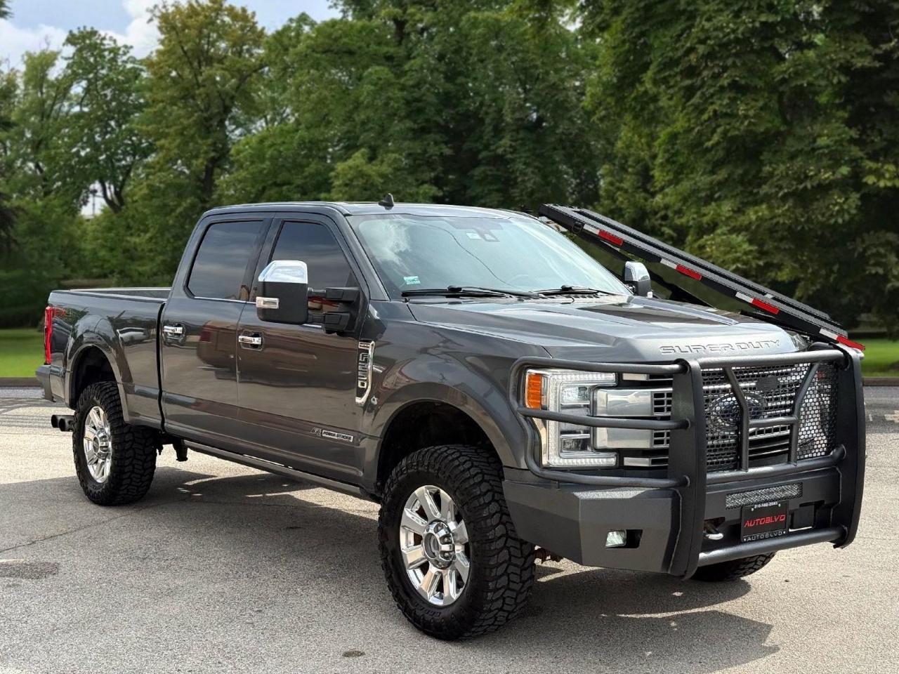 Ford Super Duty F-250 SRW Platinum 4WD Crew Cab 8' Box 2019