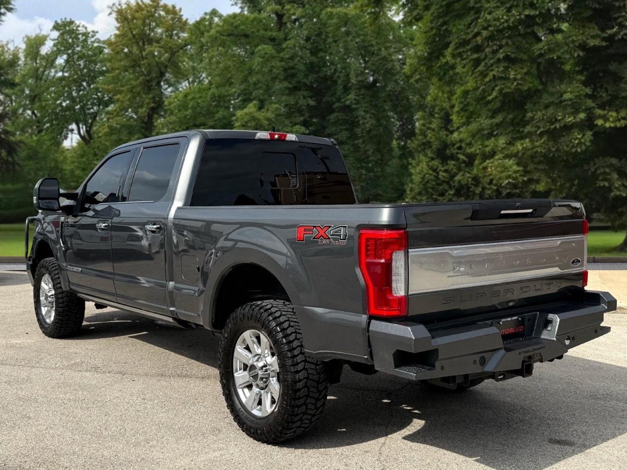 Ford Super Duty F-250 SRW Platinum 4WD Crew Cab 8' Box 2019