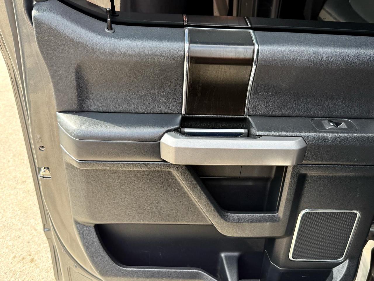 Ford Super Duty F-250 SRW Platinum 4WD Crew Cab 8' Box 2019