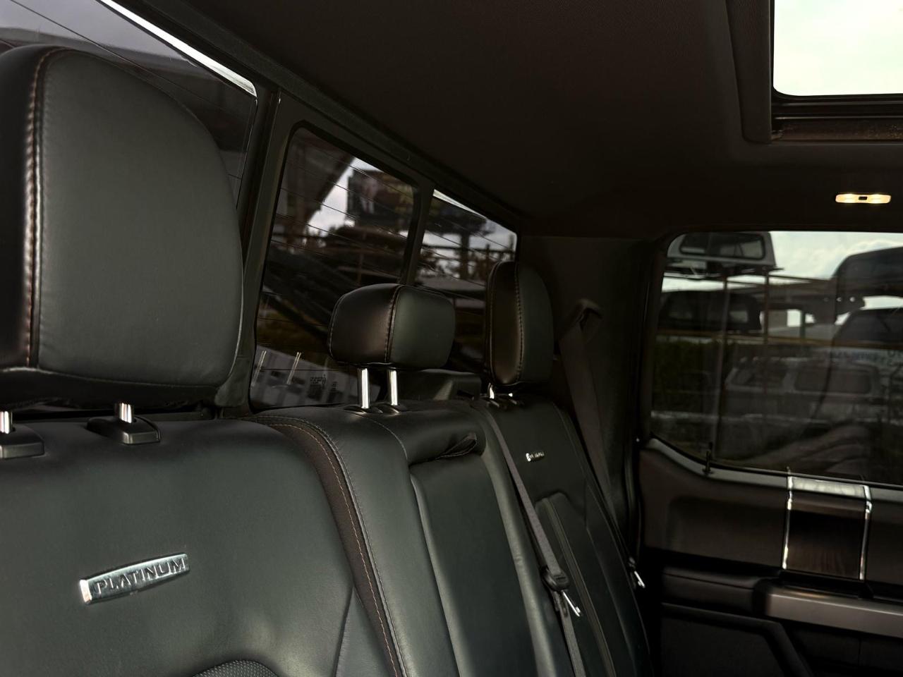 Ford Super Duty F-250 SRW Platinum 4WD Crew Cab 8' Box 2019