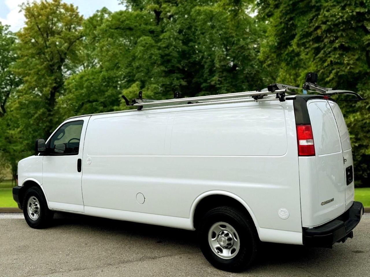 Chevrolet Express Cargo Van RWD 2500 155" 2021