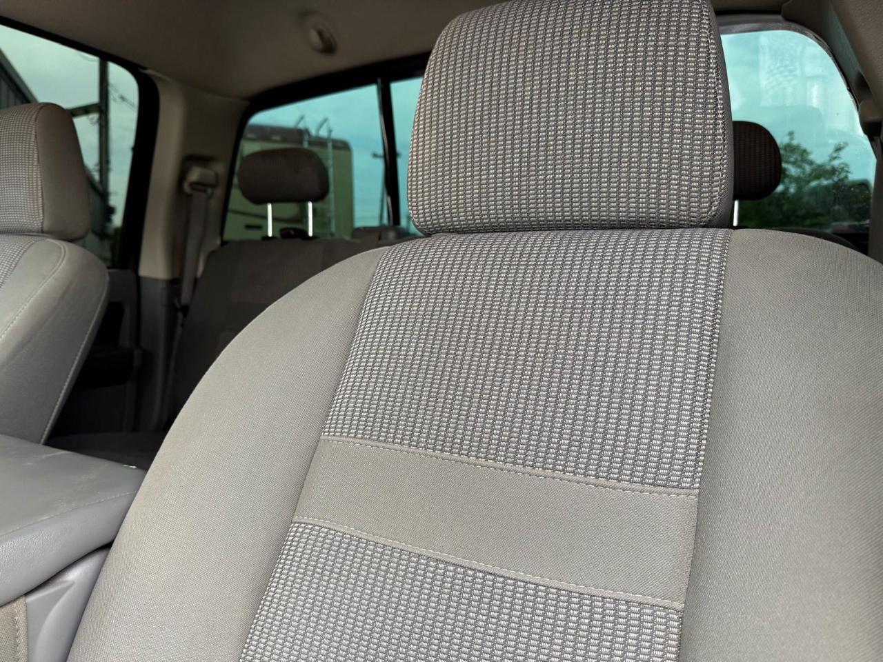Dodge Ram 3500 4dr Quad Cab 140.5 SRW 4WD SLT 2006