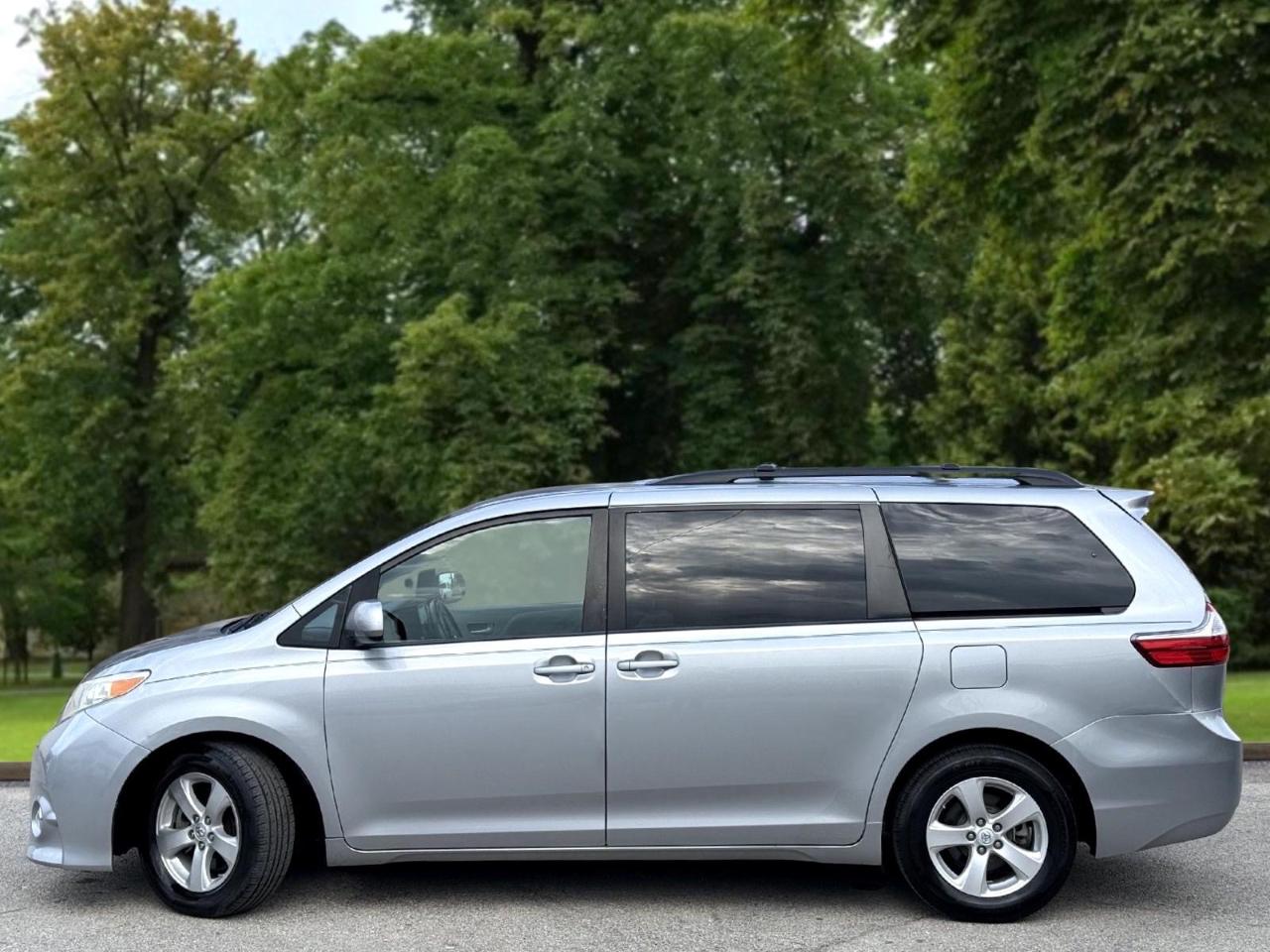 Toyota Sienna 5dr 8-Pass Van LE FWD (Natl) 2015