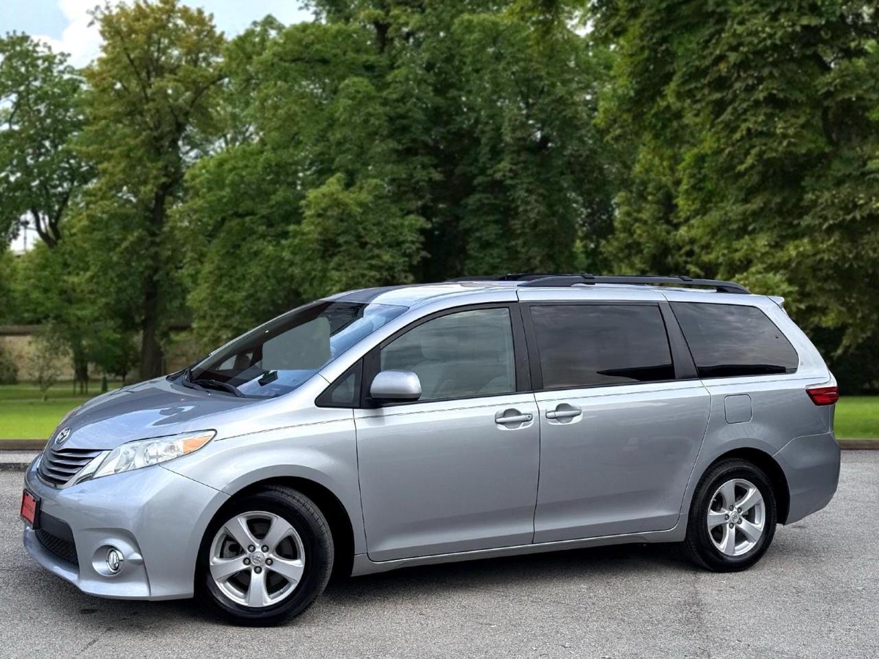 Toyota Sienna 5dr 8-Pass Van LE FWD (Natl) 2015
