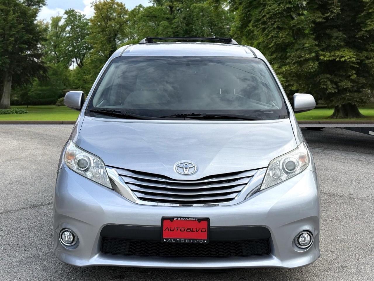 Toyota Sienna 5dr 8-Pass Van LE FWD (Natl) 2015