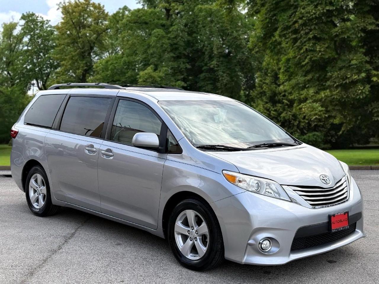 Toyota Sienna 5dr 8-Pass Van LE FWD (Natl) 2015
