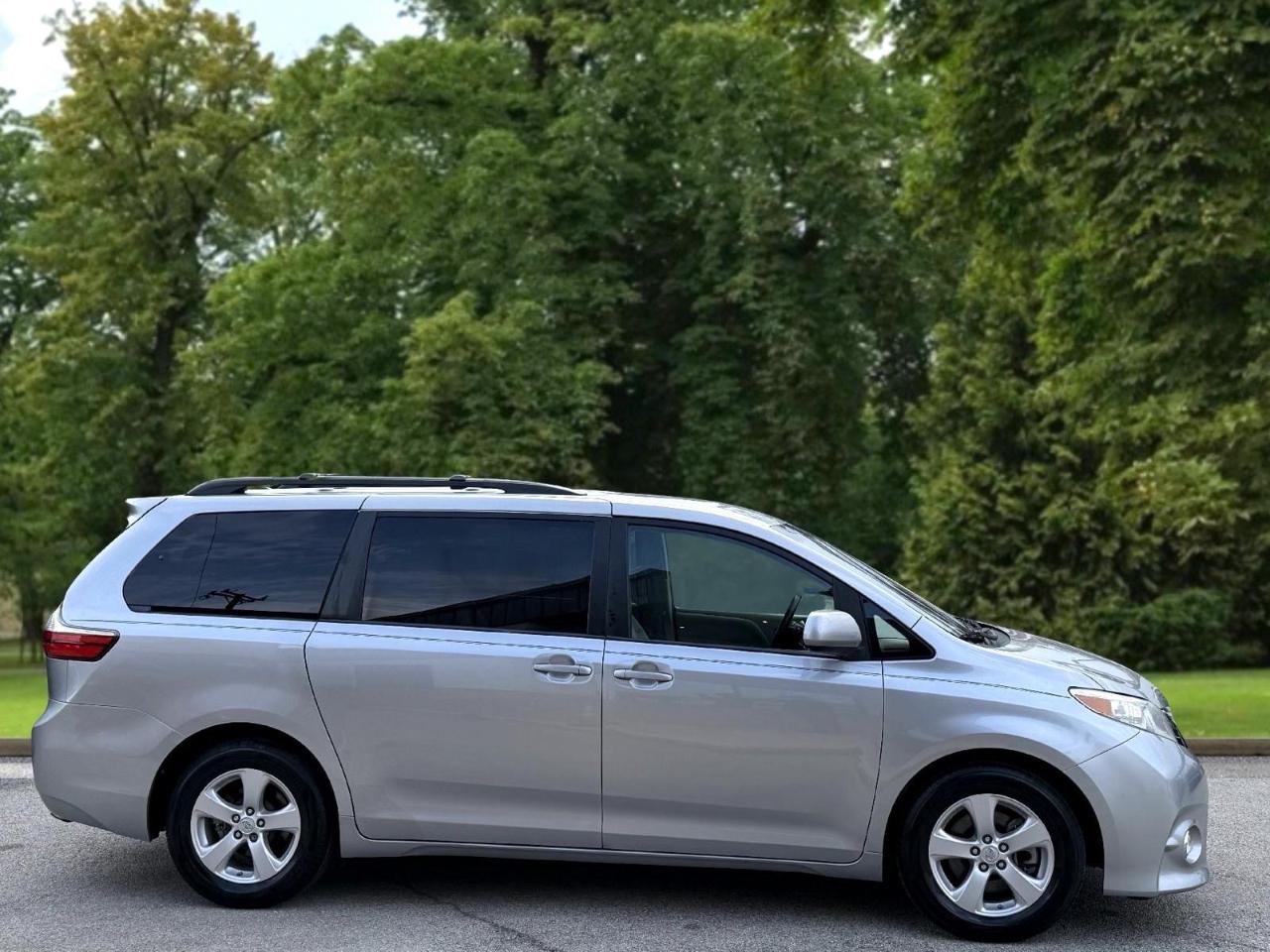 Toyota Sienna 5dr 8-Pass Van LE FWD (Natl) 2015