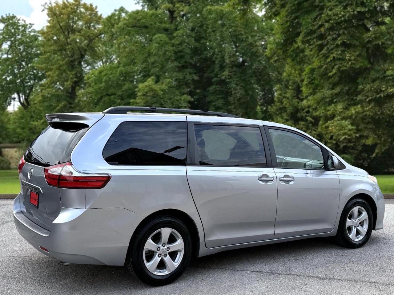 Toyota Sienna 5dr 8-Pass Van LE FWD (Natl) 2015