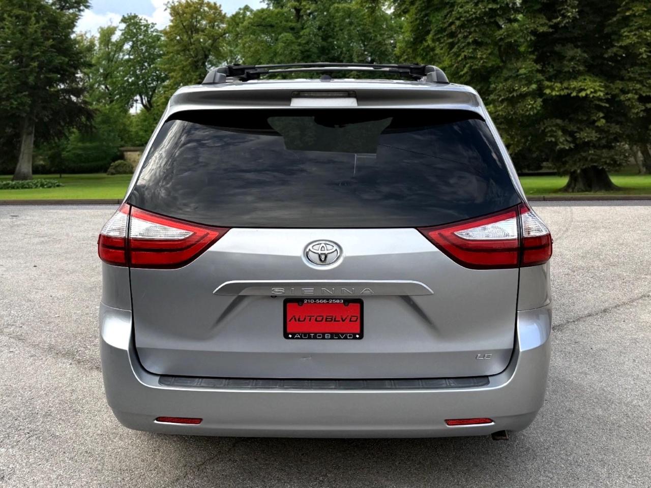 Toyota Sienna 5dr 8-Pass Van LE FWD (Natl) 2015
