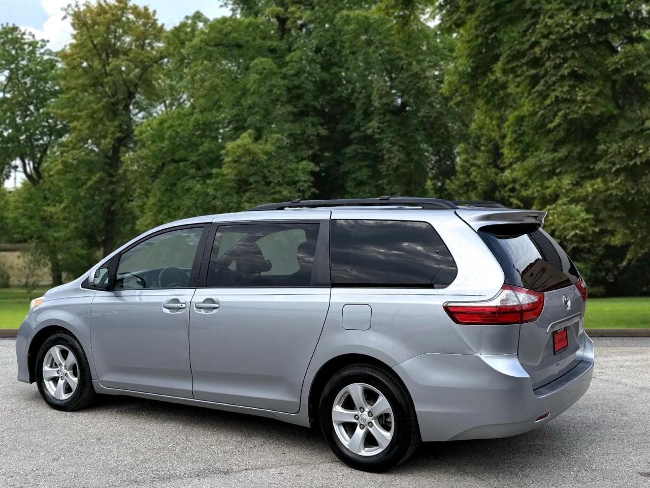 Toyota Sienna 5dr 8-Pass Van LE FWD (Natl) 2015