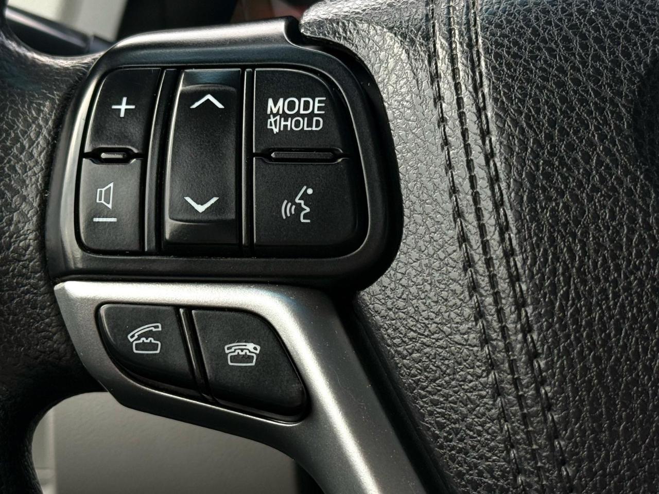 Toyota Sienna 5dr 8-Pass Van LE FWD (Natl) 2015