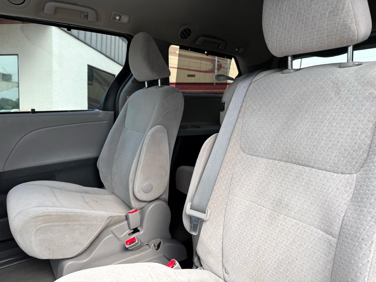 Toyota Sienna 5dr 8-Pass Van LE FWD (Natl) 2015