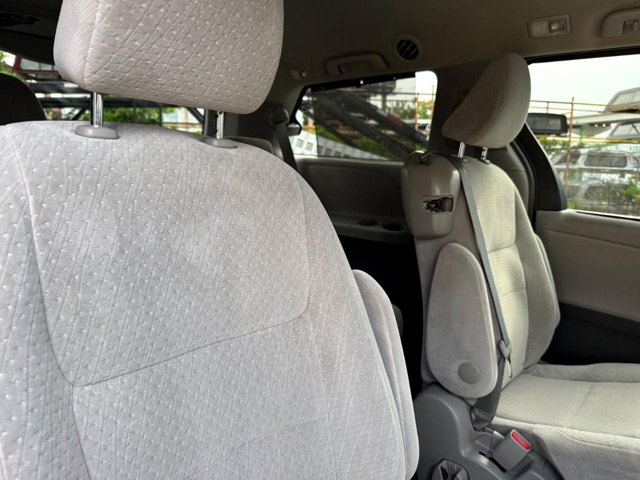 Toyota Sienna 5dr 8-Pass Van LE FWD (Natl) 2015
