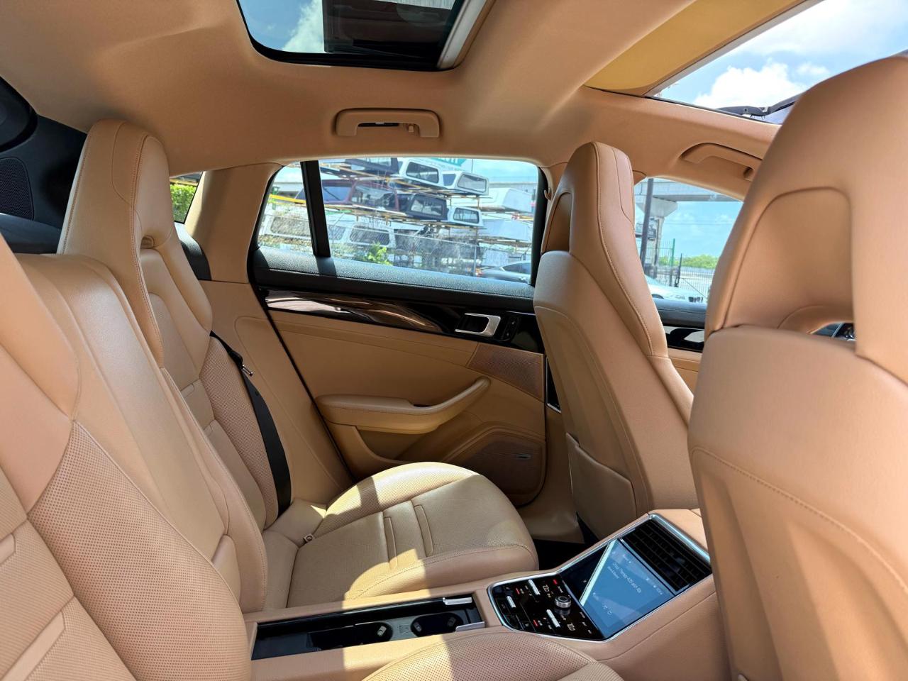 Porsche Panamera RWD 2018