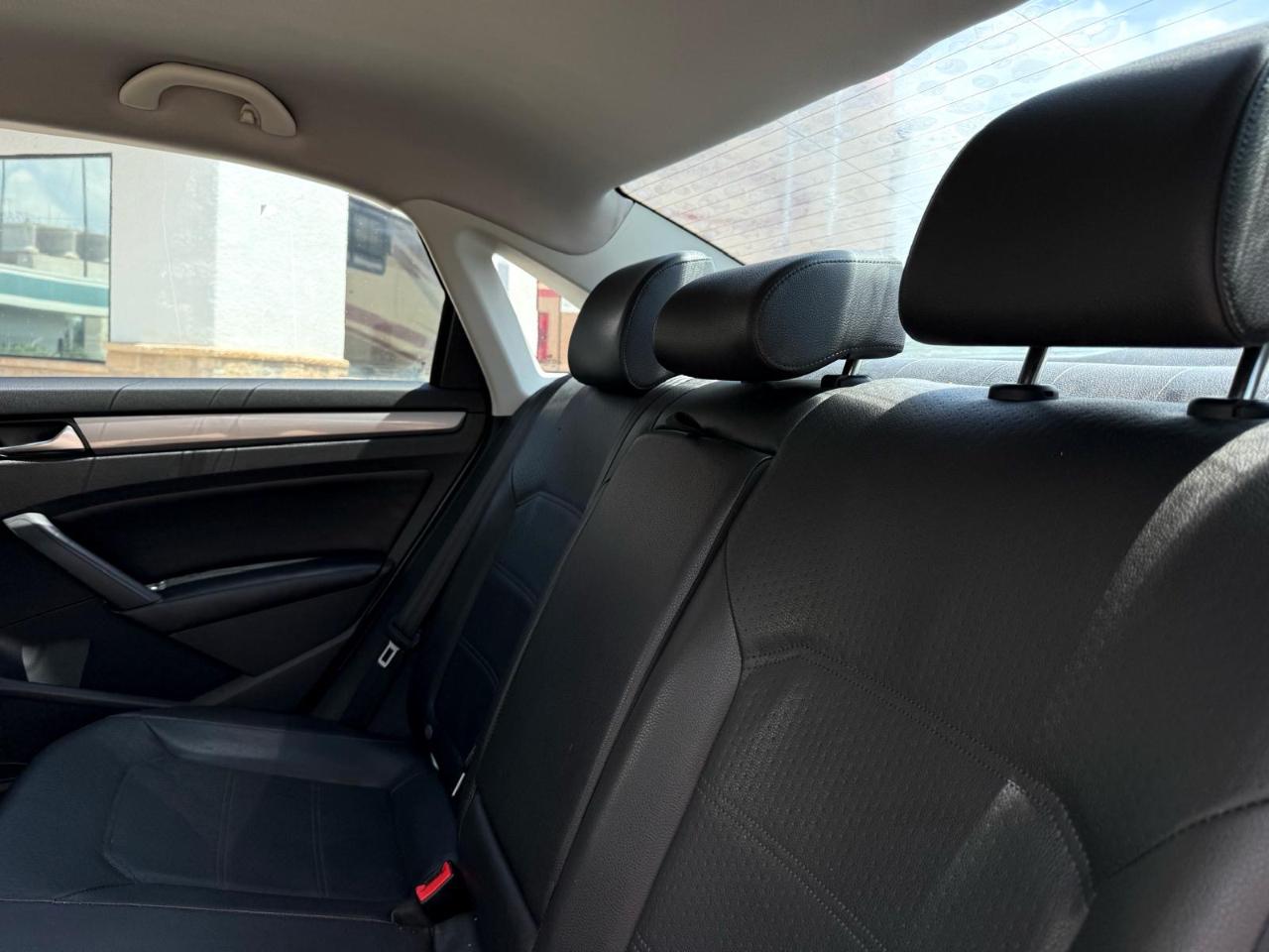 Volkswagen Passat 4dr Sdn 1.8T Auto S 2015