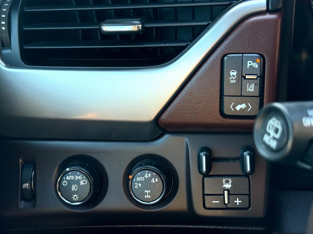 Chevrolet Suburban 4WD 4dr LTZ 2015