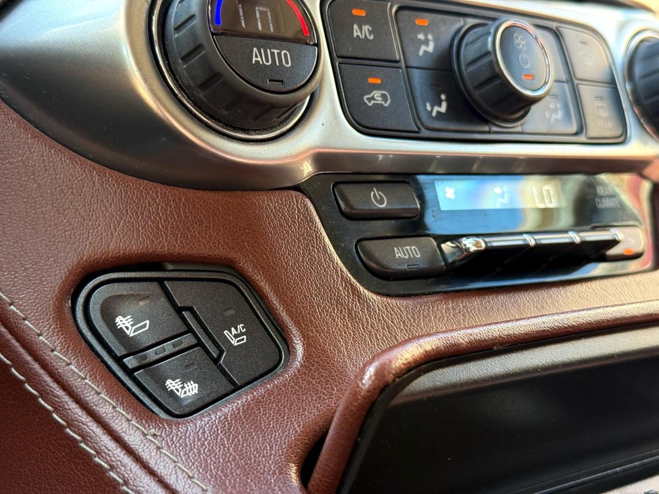 Chevrolet Suburban 4WD 4dr LTZ 2015