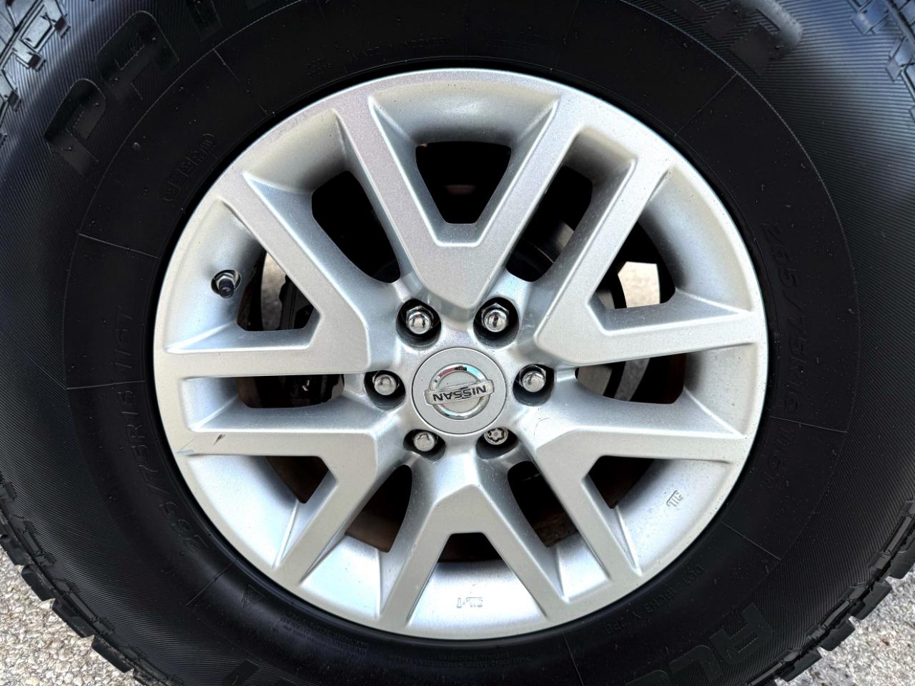 Nissan Frontier 2WD Crew Cab SWB Auto SV 2014
