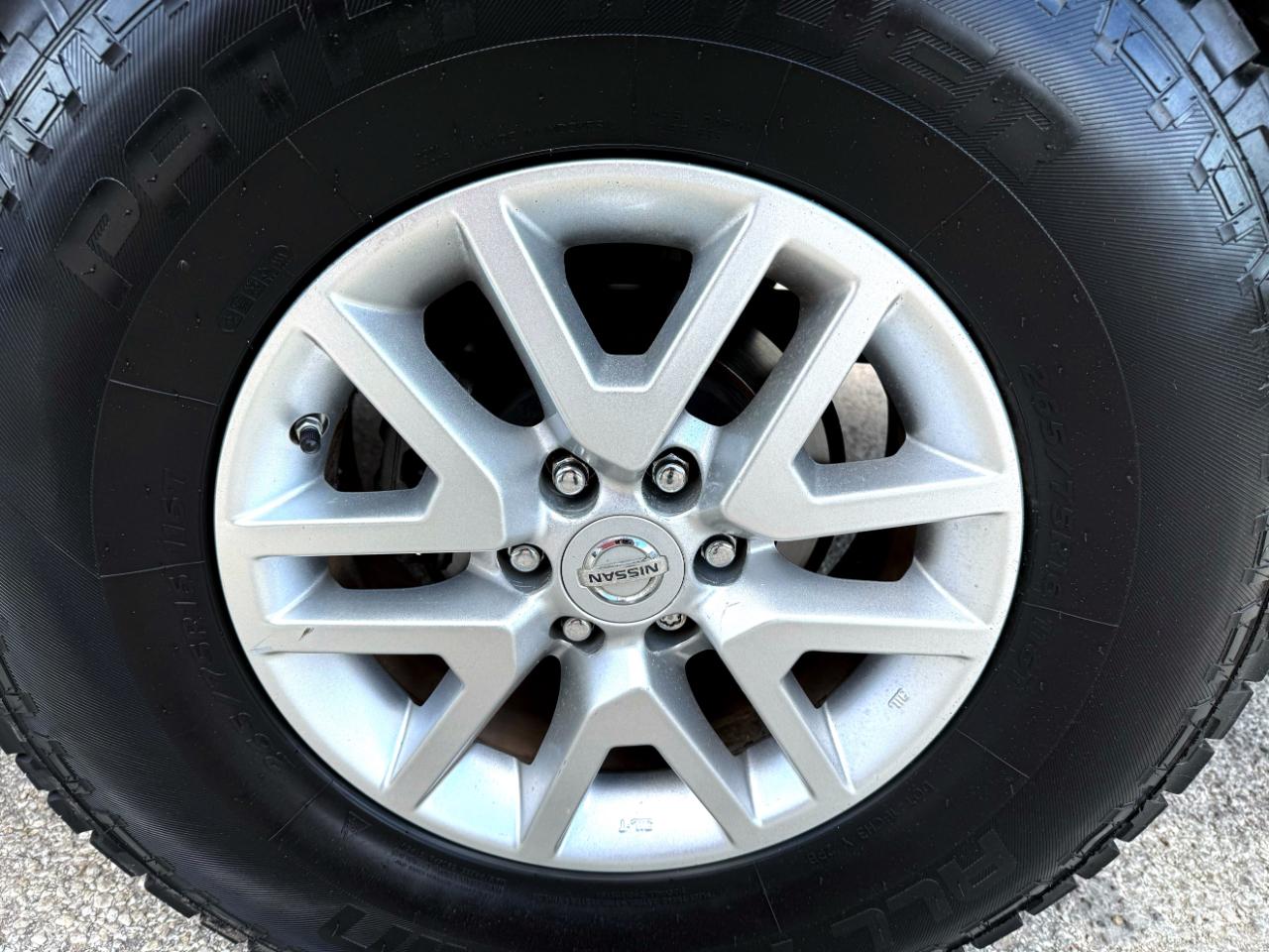 Nissan Frontier 2WD Crew Cab SWB Auto SV 2014