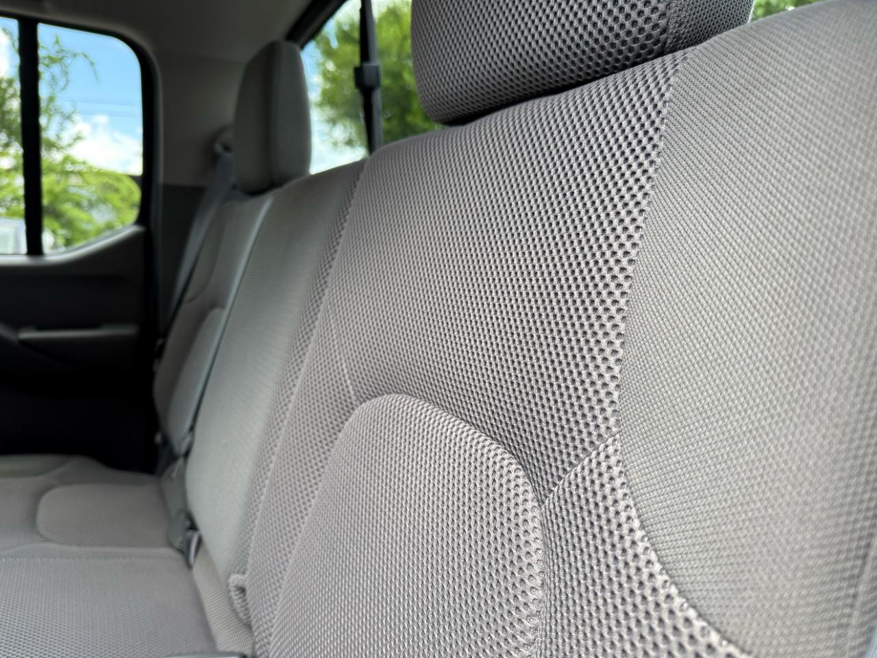 Nissan Frontier 2WD Crew Cab SWB Auto SV 2014