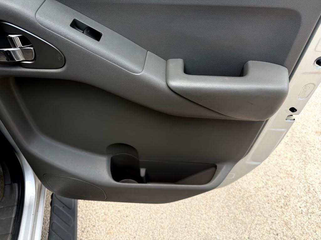 Nissan Frontier 2WD Crew Cab SWB Auto SV 2014