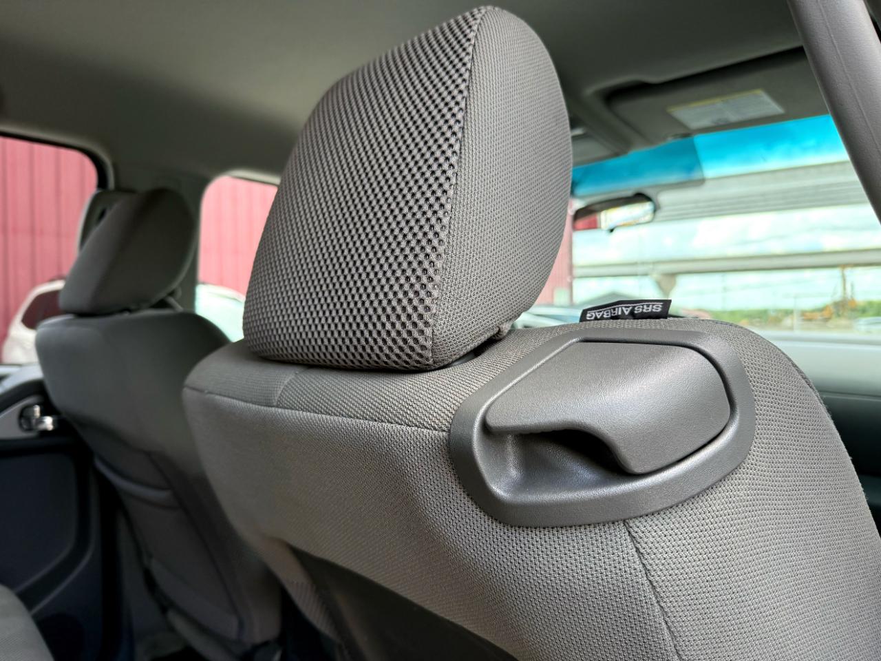 Nissan Frontier 2WD Crew Cab SWB Auto SV 2014