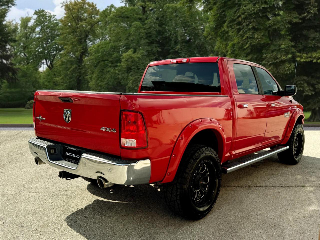 RAM 1500 4WD Crew Cab 140.5" Lone Star 2015