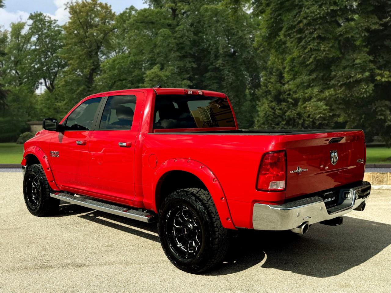 RAM 1500 4WD Crew Cab 140.5" Lone Star 2015