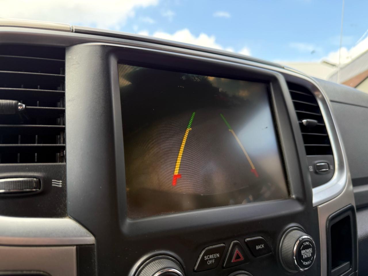RAM 1500 4WD Crew Cab 140.5" Lone Star 2015
