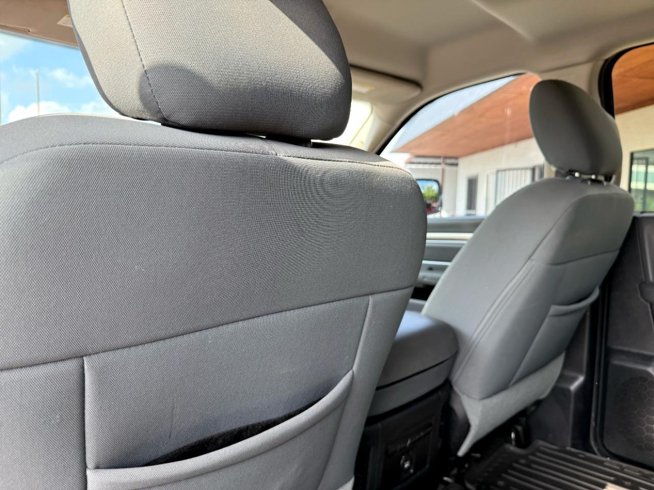 RAM 1500 4WD Crew Cab 140.5" Lone Star 2015