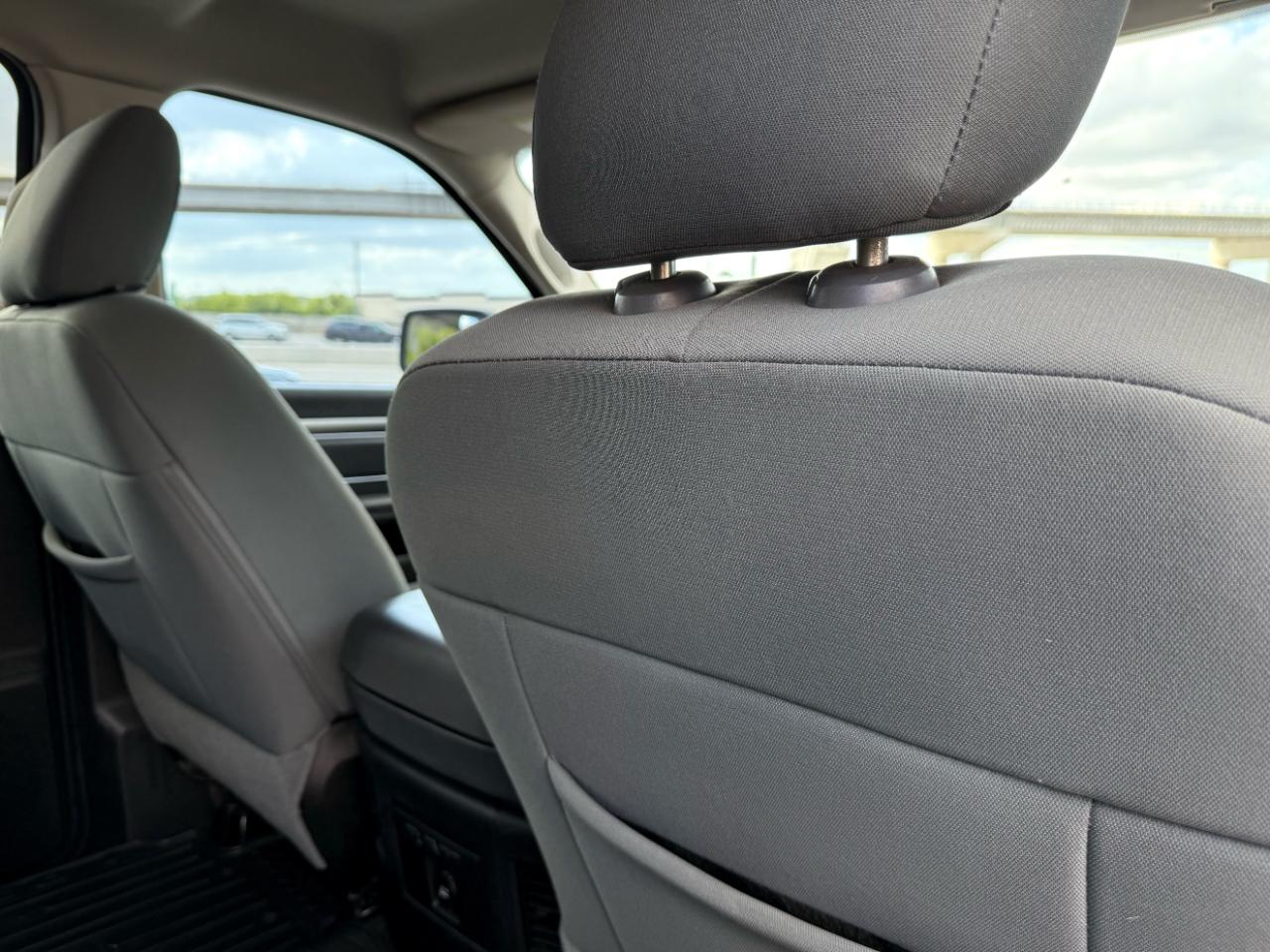 RAM 1500 4WD Crew Cab 140.5" Lone Star 2015