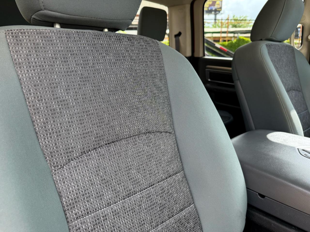 RAM 1500 4WD Crew Cab 140.5" Lone Star 2015