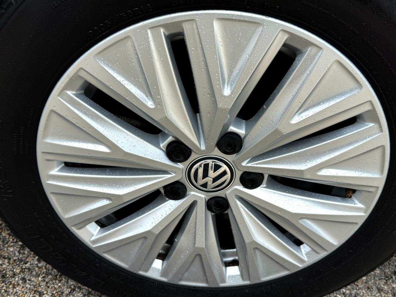Volkswagen Jetta R-Line Auto w/SULEV 2019