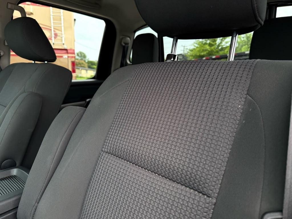 Nissan Titan 2WD Crew Cab SWB SV 2015