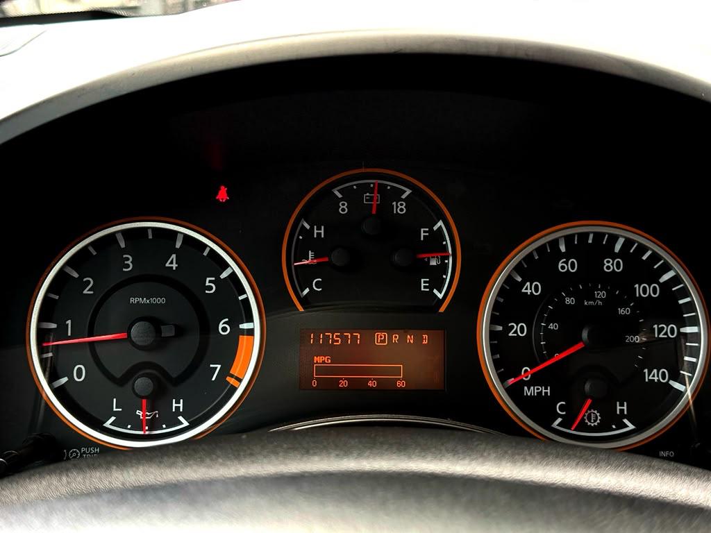 Nissan Titan 2WD Crew Cab SWB SV 2015