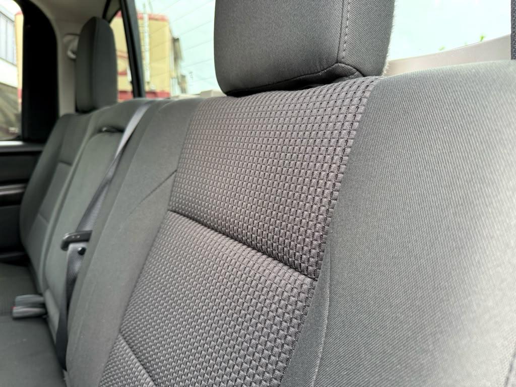 Nissan Titan 2WD Crew Cab SWB SV 2015