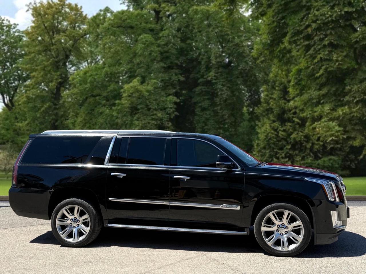 Cadillac Escalade ESV 4WD 4dr Luxury 2017