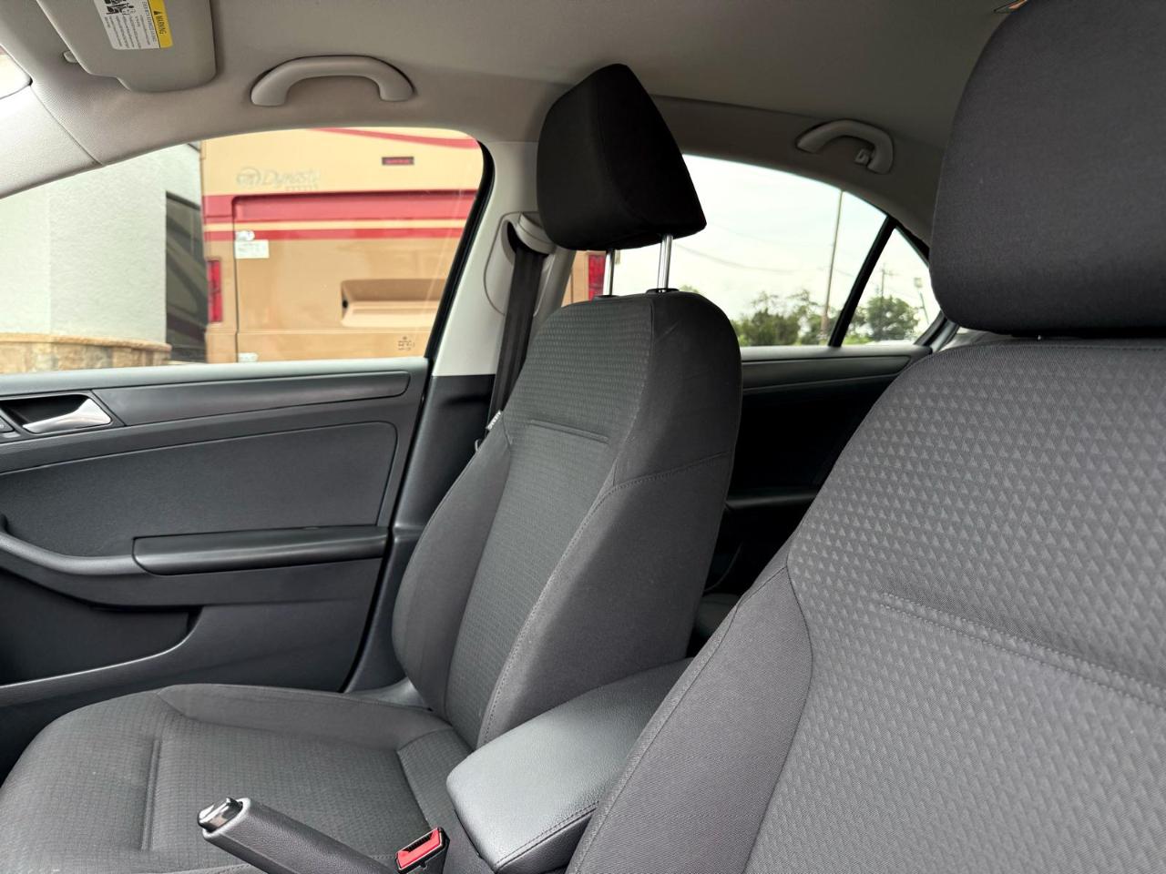 Volkswagen Jetta Sedan 4dr Man 2.0L S 2015