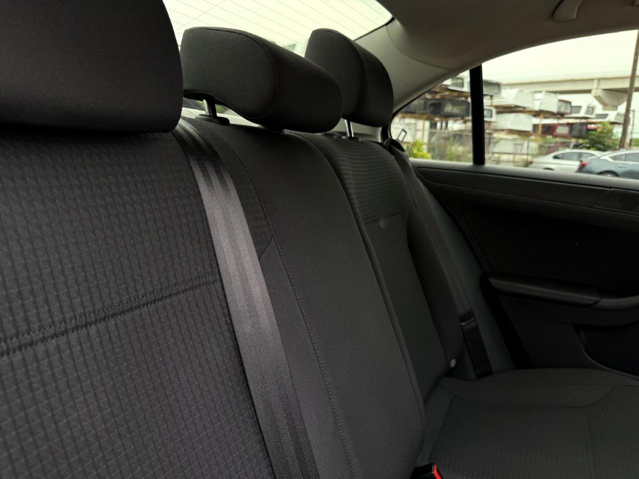 Volkswagen Jetta Sedan 4dr Man 2.0L S 2015