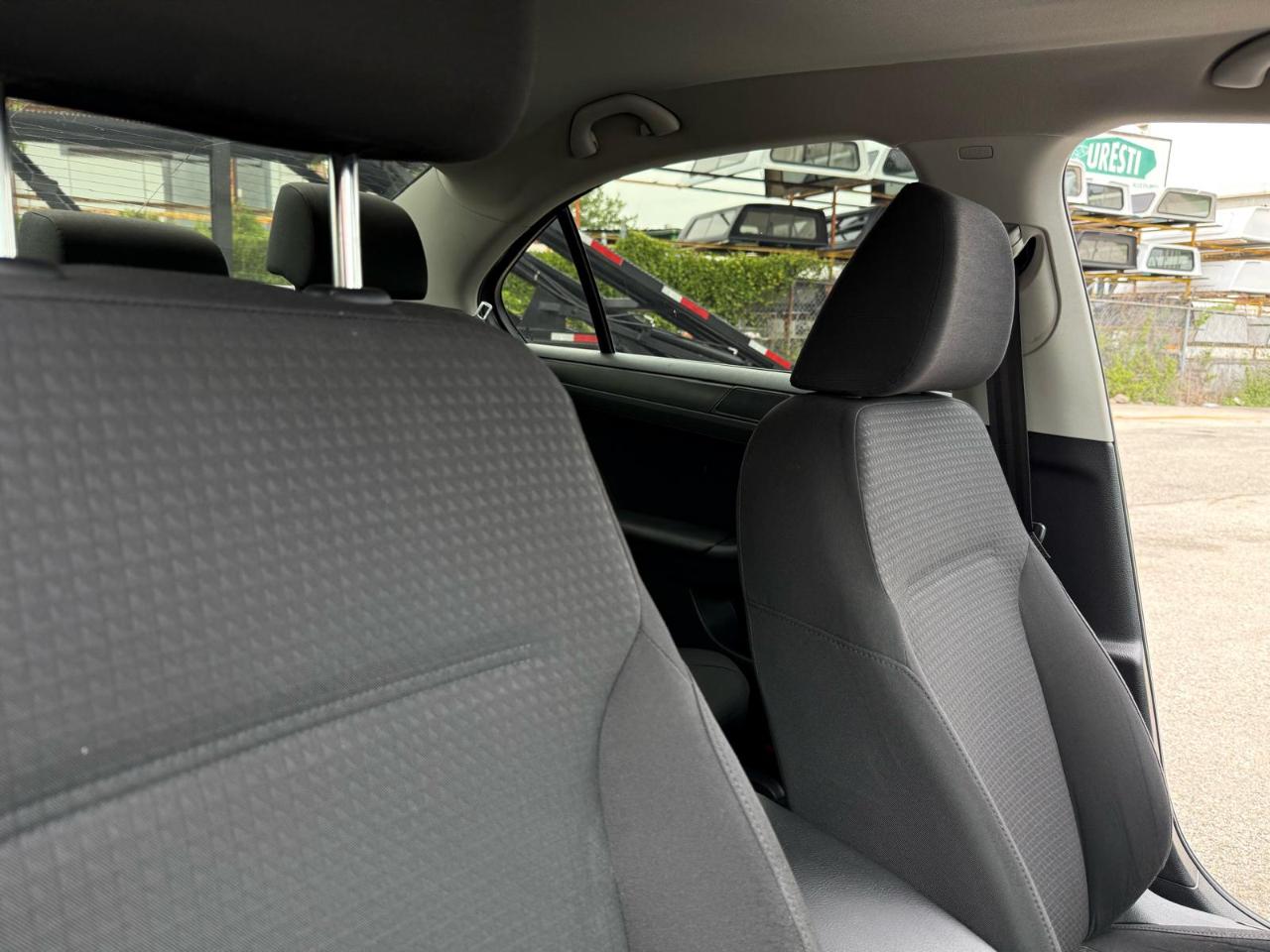 Volkswagen Jetta Sedan 4dr Man 2.0L S 2015