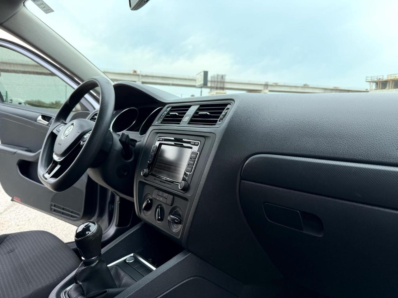 Volkswagen Jetta Sedan 4dr Man 2.0L S 2015