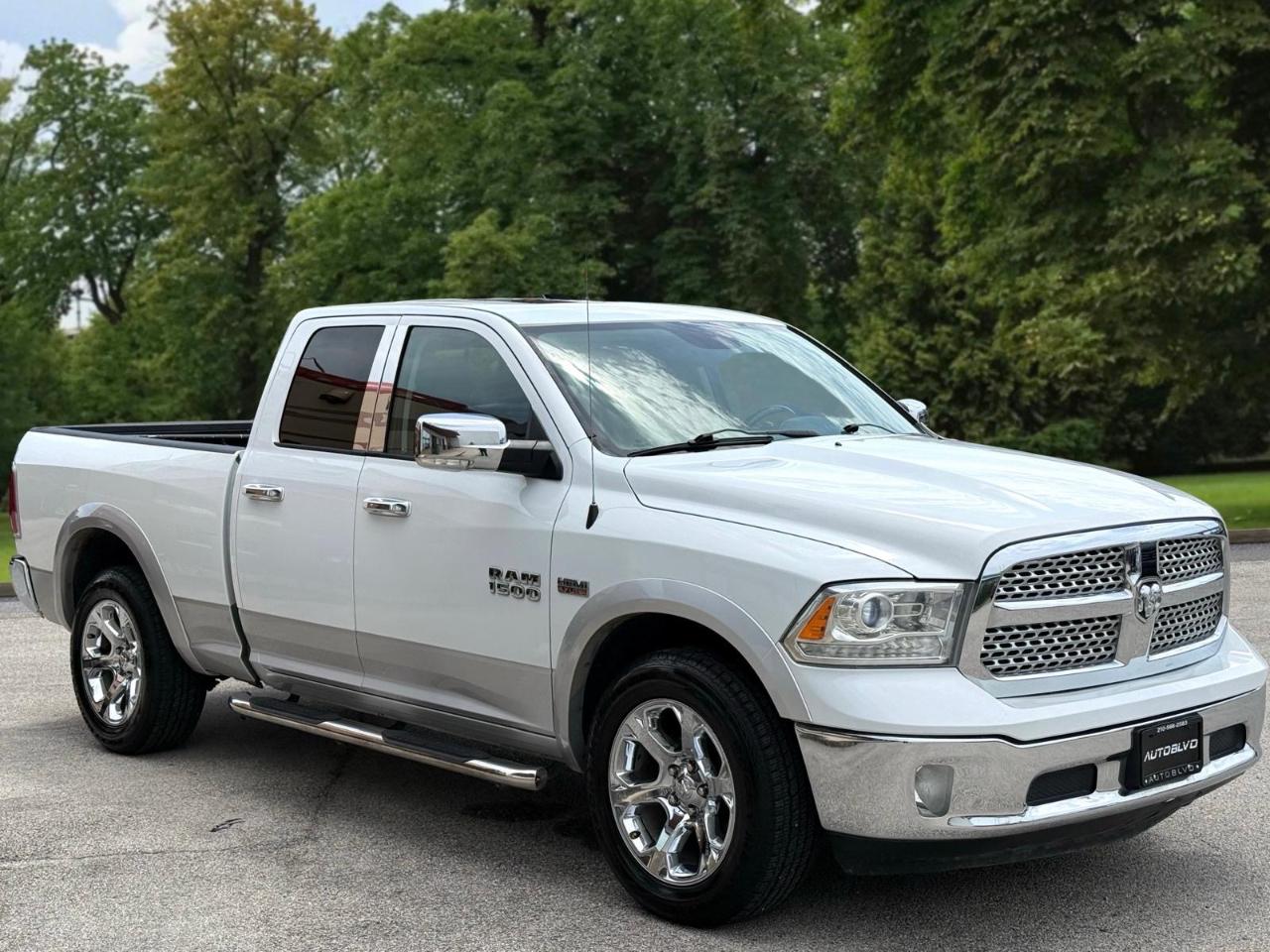 RAM 1500 4WD Quad Cab 140.5" Laramie 2016