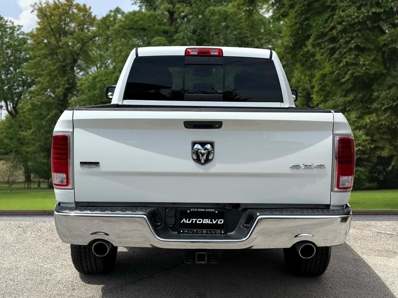 RAM 1500 4WD Quad Cab 140.5" Laramie 2016