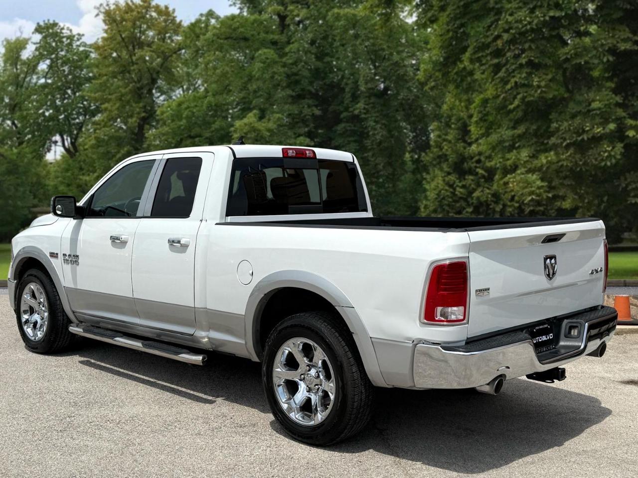 RAM 1500 4WD Quad Cab 140.5" Laramie 2016