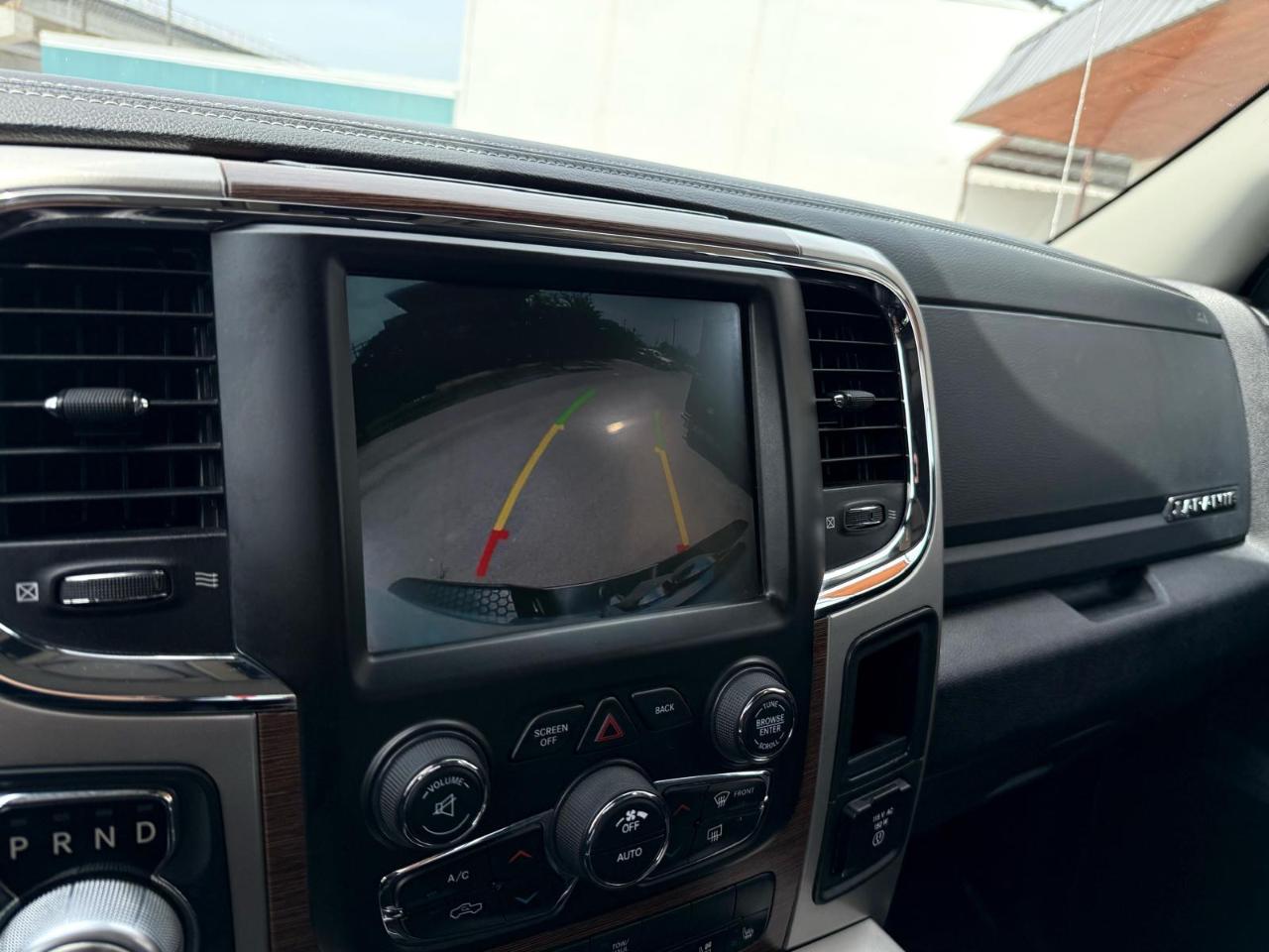 RAM 1500 4WD Quad Cab 140.5" Laramie 2016