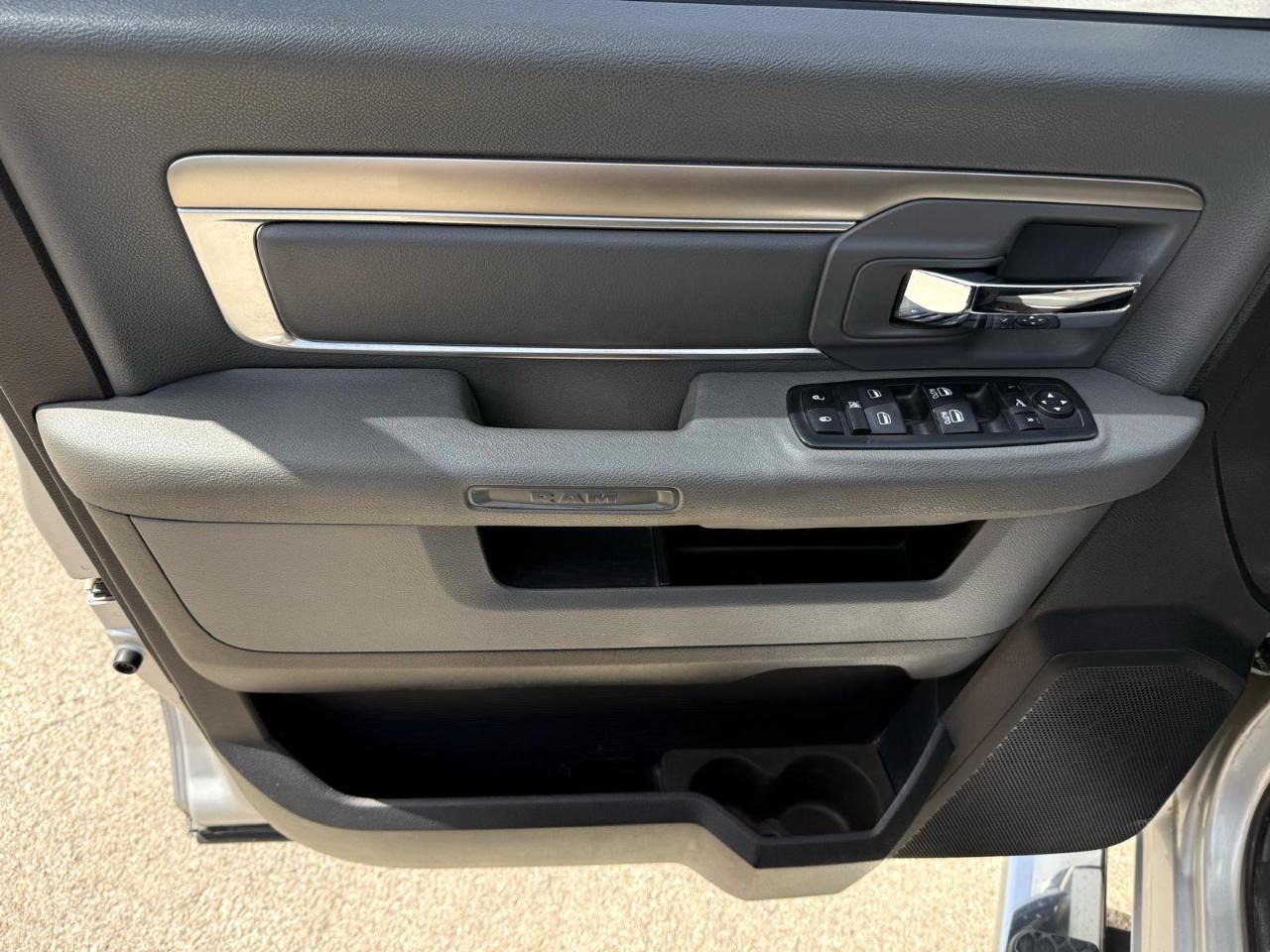 RAM 1500 2WD Crew Cab 140.5" Lone Star 2016