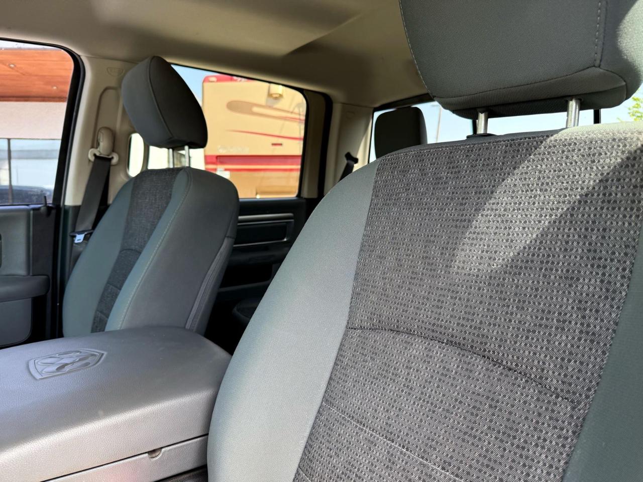RAM 1500 2WD Crew Cab 140.5" Lone Star 2016